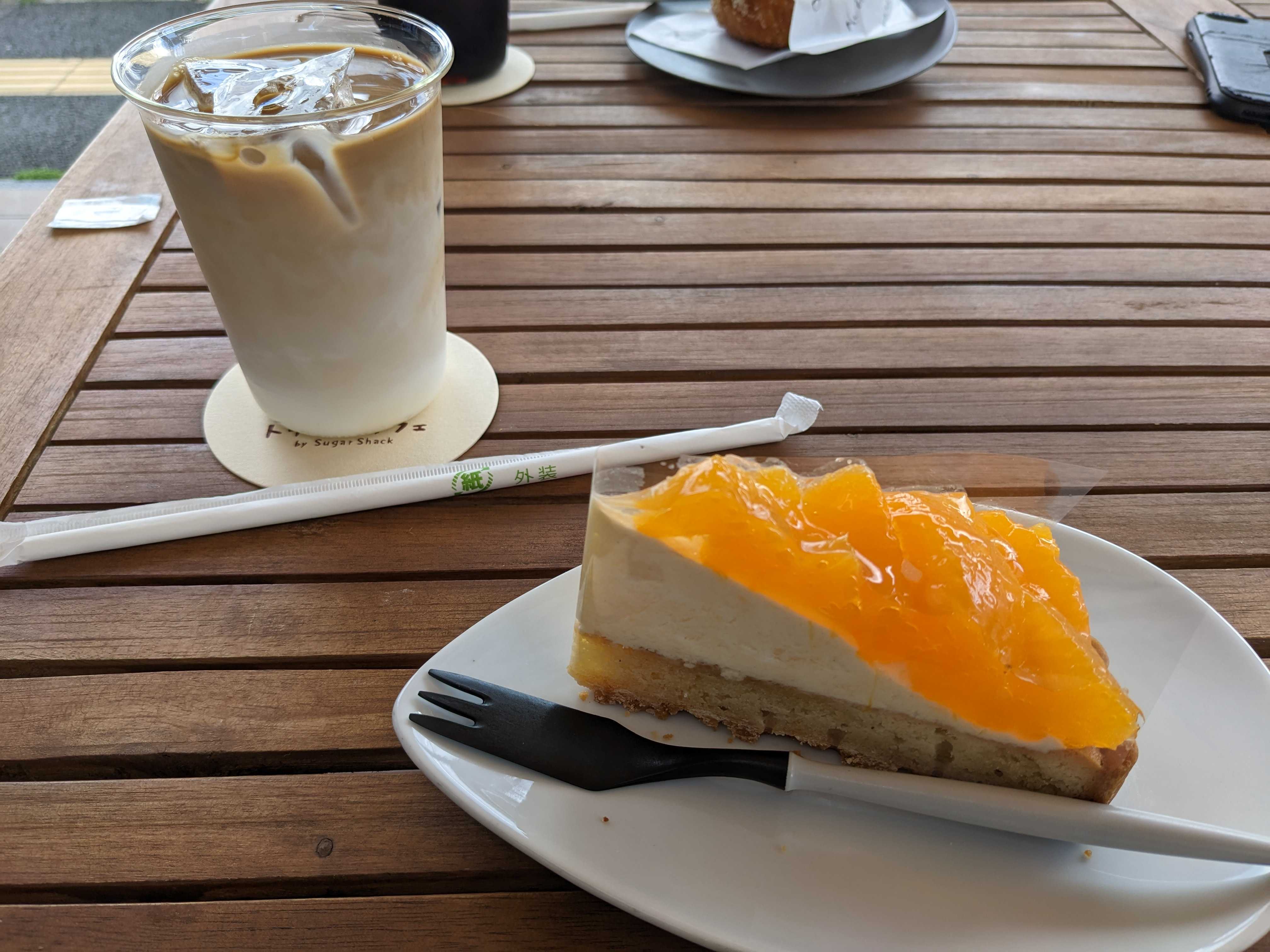 東船橋トナリノカフェ　デコポンのタルト