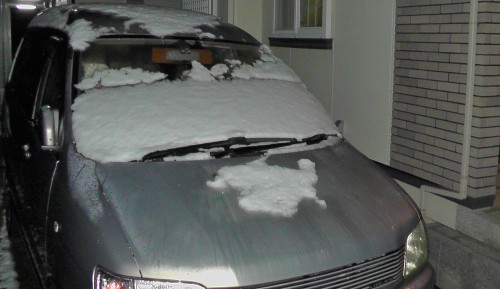 車に残っている雪