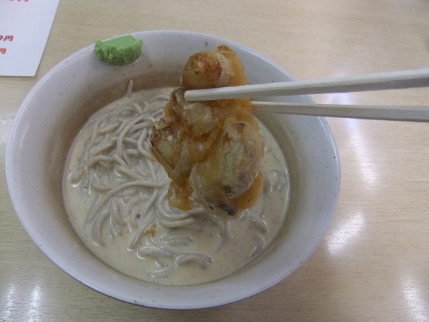 一由そば＠日暮里の冷やし豆乳ゴマダレそば＋にんにくの天ぷら２