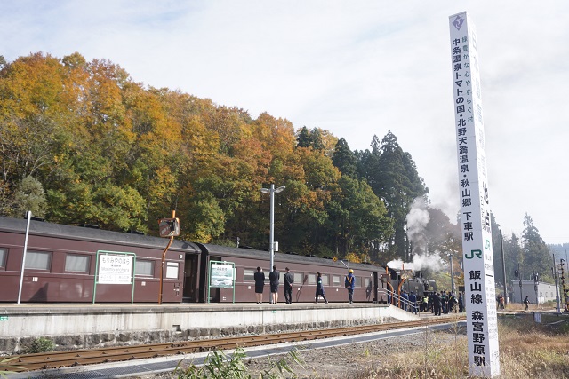 幼稚園児に見送られ 紅葉の 飯山線 SL試運転4