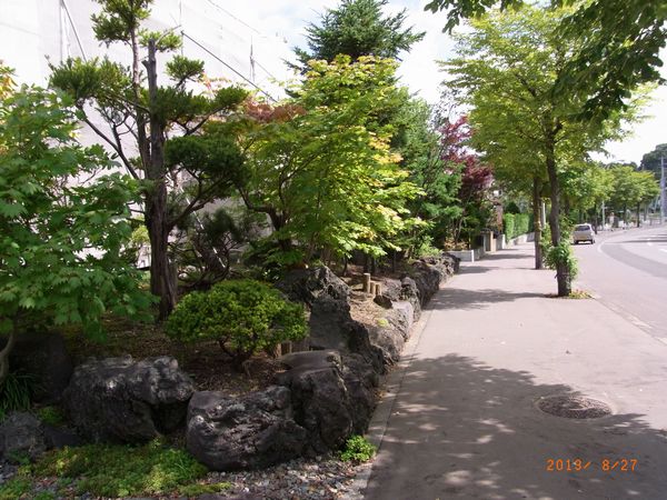 塀の石溶岩.jpg
