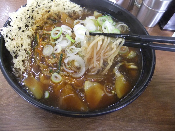 本陣＠衣笠の天ぷらカレーそば２