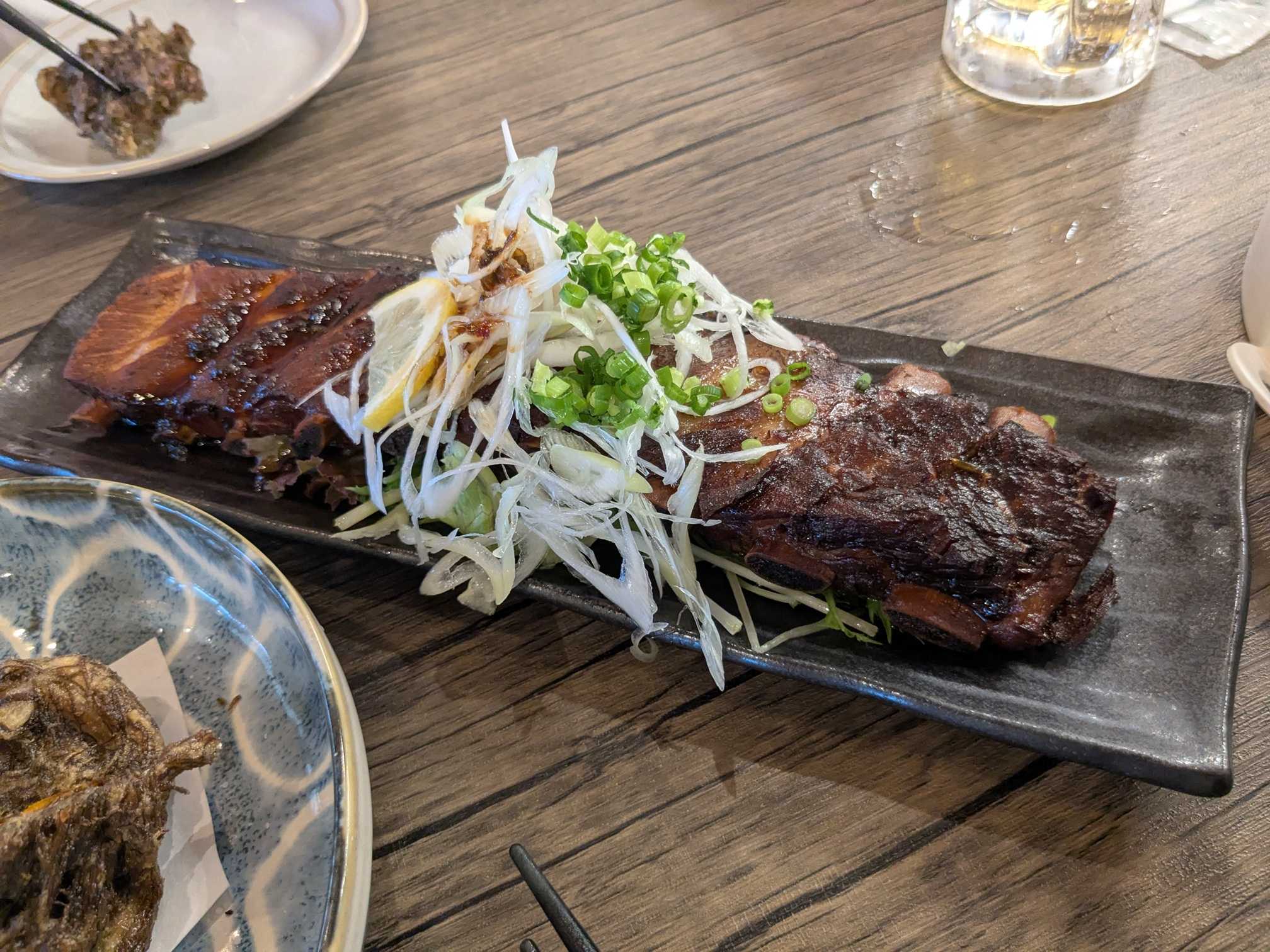 一隼(いちたか)　小学生連れ夕食　やわらかソーキ1本揚げ