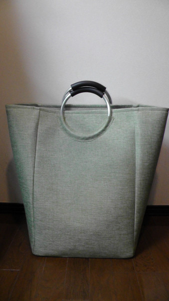 裏と側面にはロゴがない