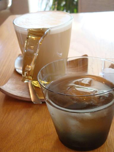 スガハラカフェ　お茶　横から.jpg