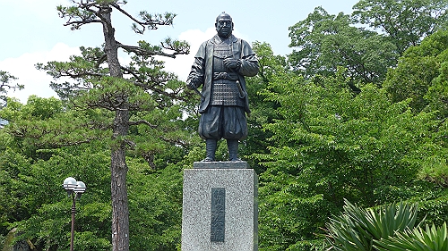 4.岡崎城家康公銅像