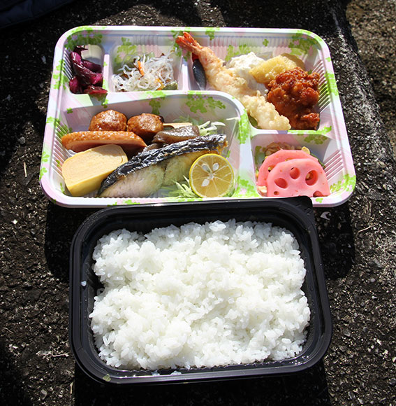 今日の昼食♪「吉野川ウォークin美郷」の「お弁当」♪