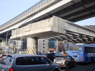 20120214 hongjae overpass being removed 5.jpg