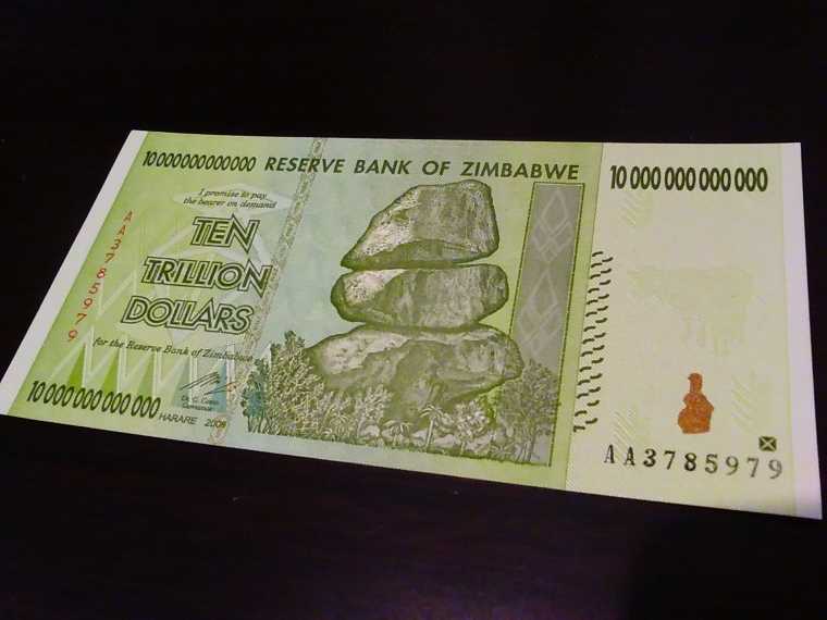 ジンバブエ１０兆ドル札