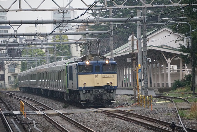 EF64 37牽引 高碕チキ工臨 & EF64 1032牽引 山手線 新型車両 E235系トウ02編成 配給3