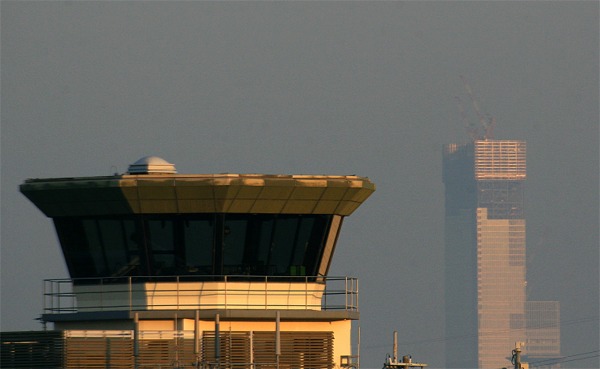 IMG_6270 朝日を浴びる300mのハルカス.jpg