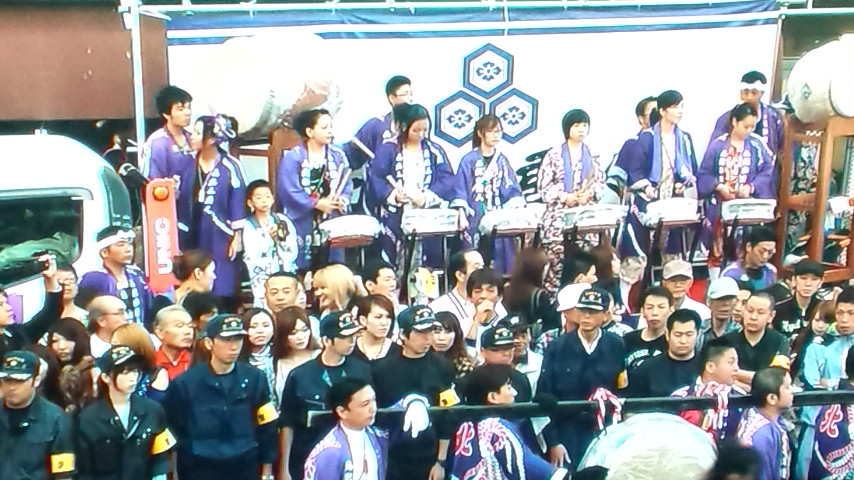 2013.10.7北小唐人のおはやし+鑑識の方々.JPG