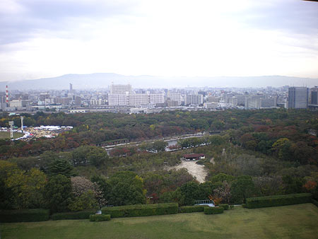 写真は大阪城の天守閣から撮影した写真