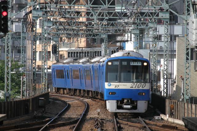 京急 .イエロー.ブルー.レット ３色 の電車2