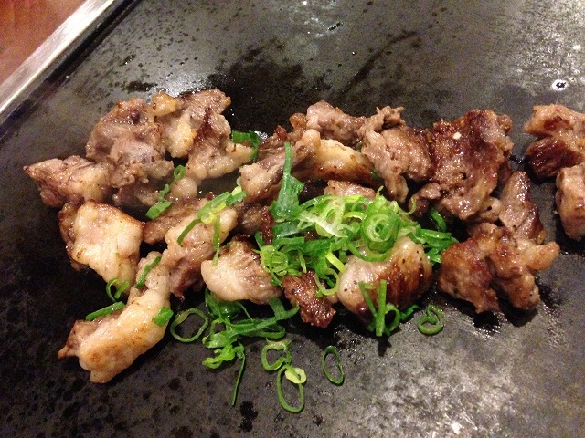 タンとテールのスジ