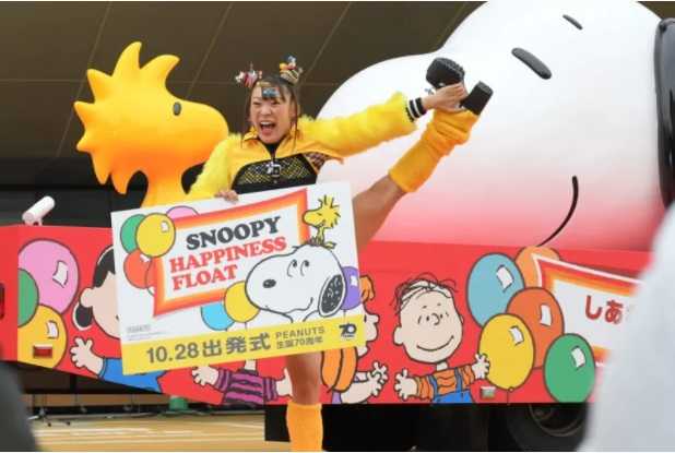 Snoopy Hapiness Float 出発式が東京タワーにて行われ スヌーピーとフワちゃんが登壇しました スヌーピーとっておきブログ 楽天ブログ