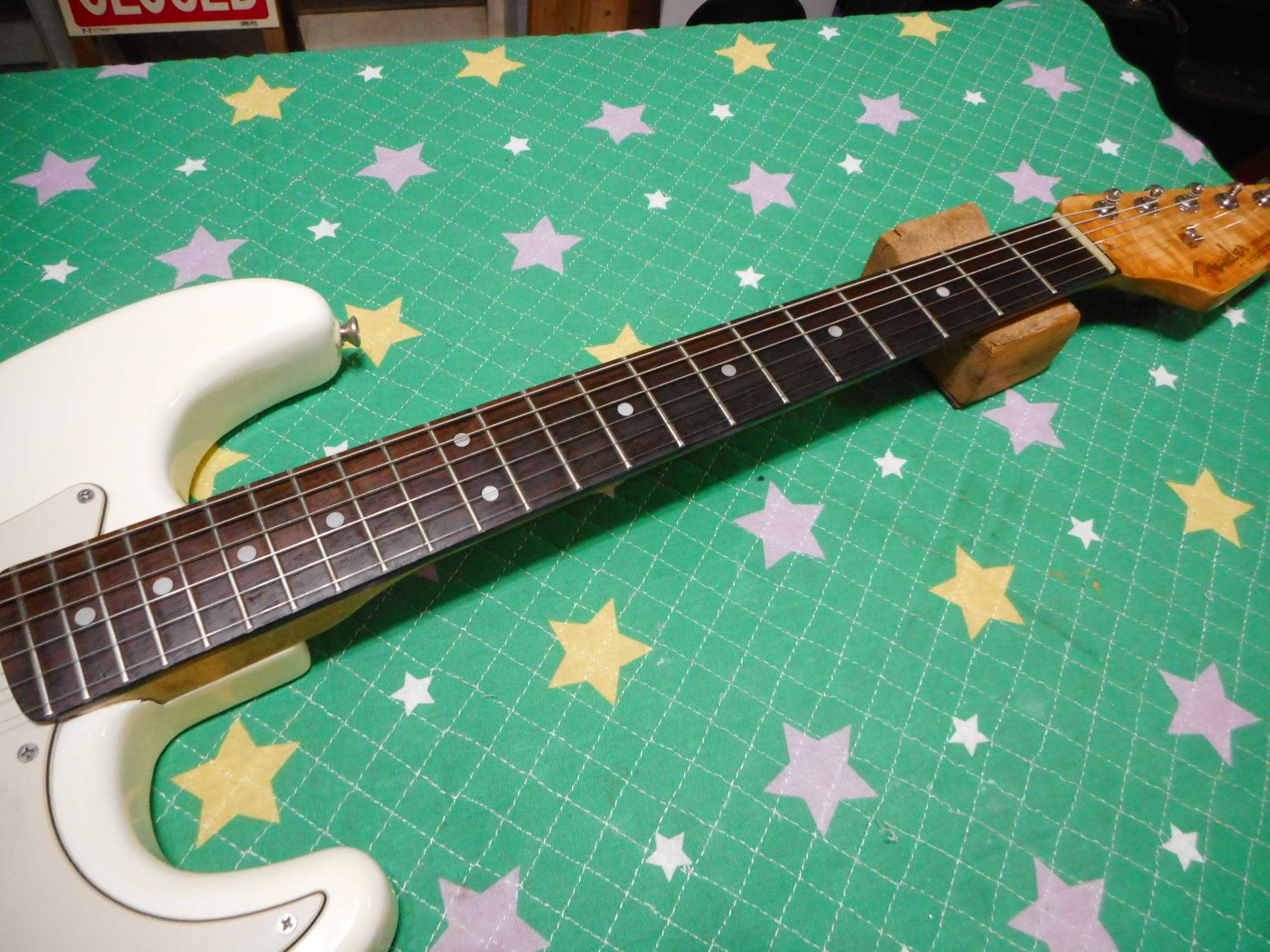 🌸Fender？ StratoCaster 捻じれたネックのセッティング | 青春の