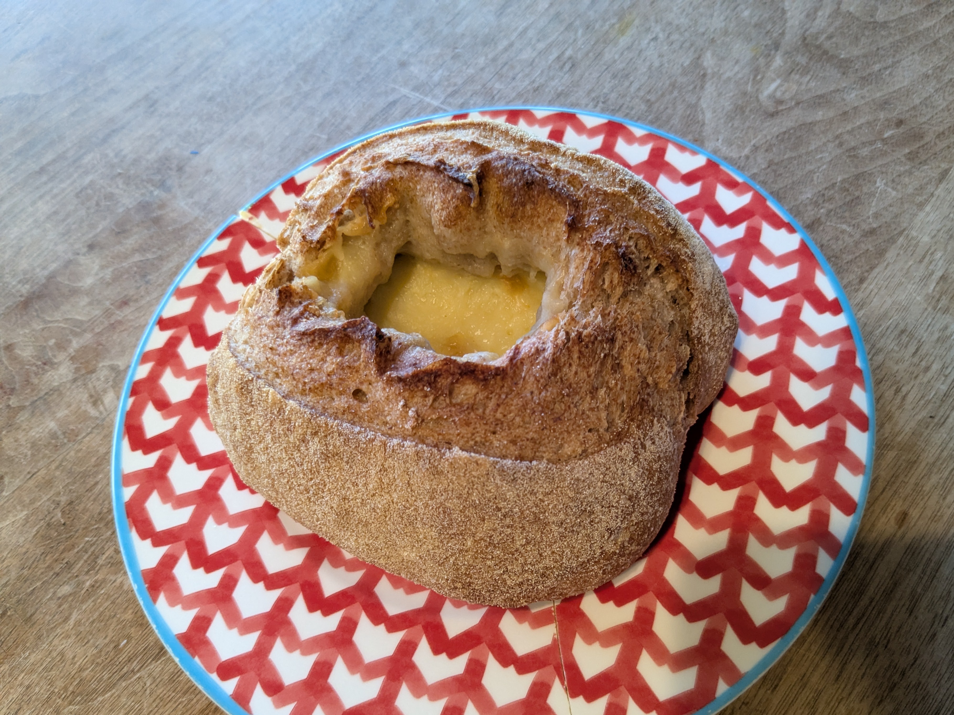 津田沼駅パン屋　グリドン　チーズ入りグリドンパン