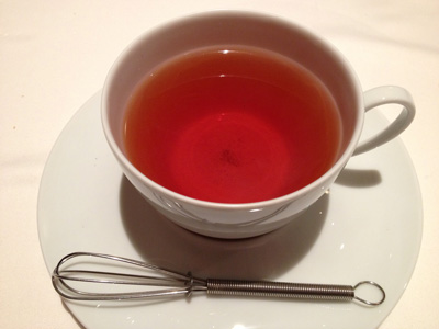 紅茶と泡だて器.jpg