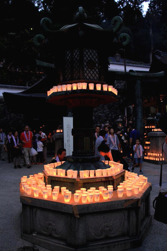 宝山寺境内灯篭_02.jpg
