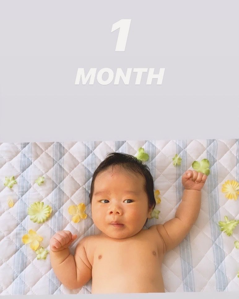 ベビーフォト １ヶ月赤ちゃんの記念写真 寝相アート 離乳食記録ブログ更新中 Towaのおかんブログ 楽天ブログ