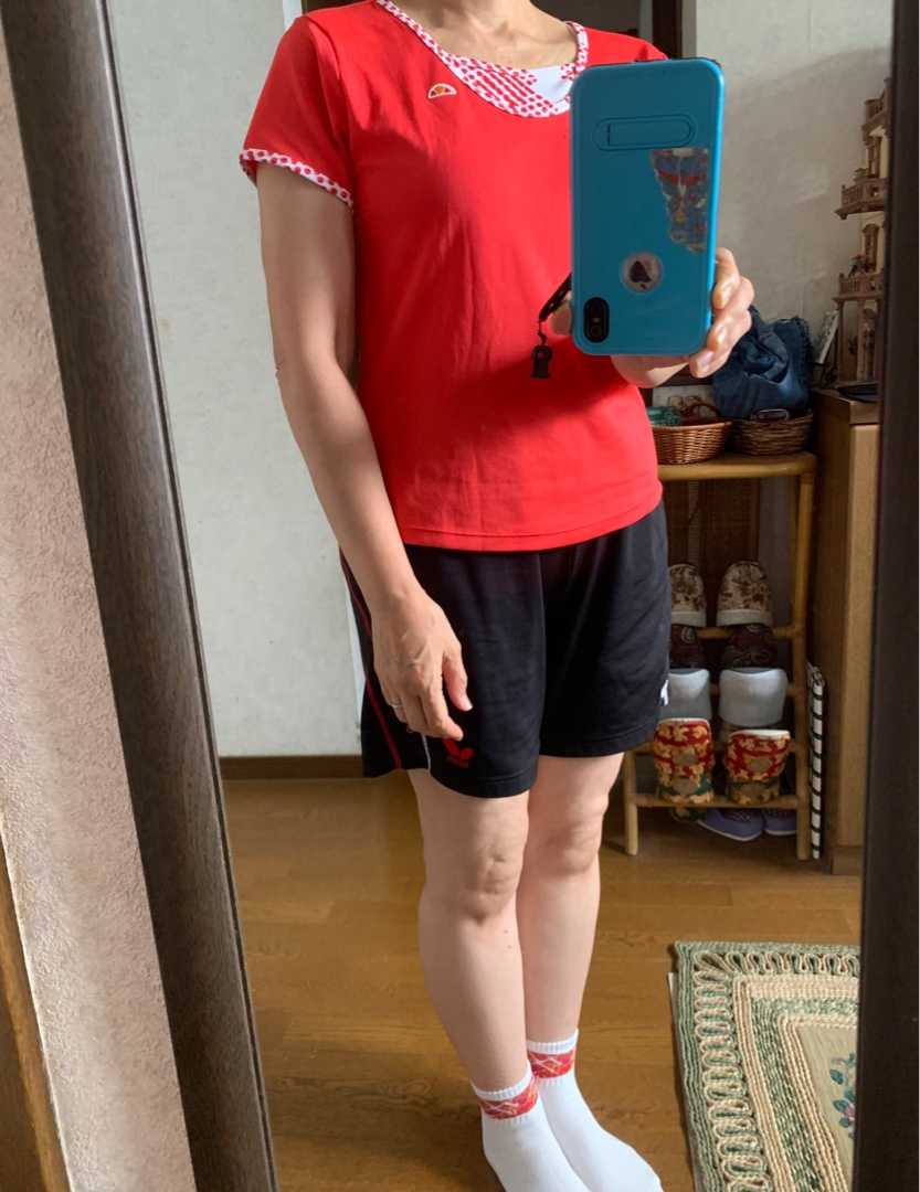 緑 白 赤の小花柄のワンピース ショートストッキング 緑のサンダル 卓球には 赤 白のスポーツtシャツ 黒 赤のハーフパンツ 白 赤の靴下 緑のサンダル Music Land 私の庭の花たち 楽天ブログ