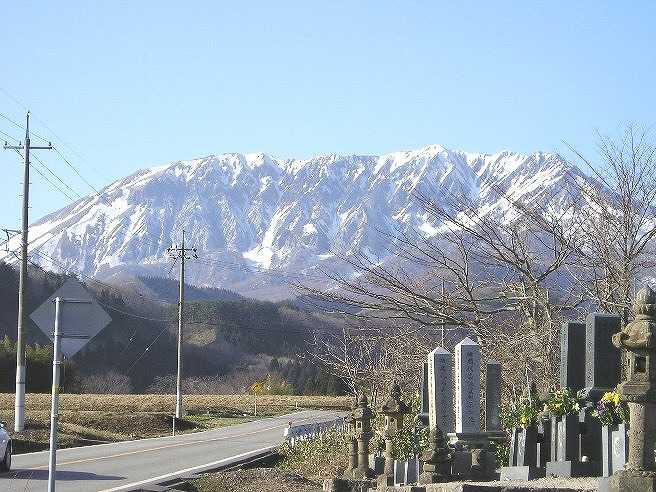 墓地と石堂