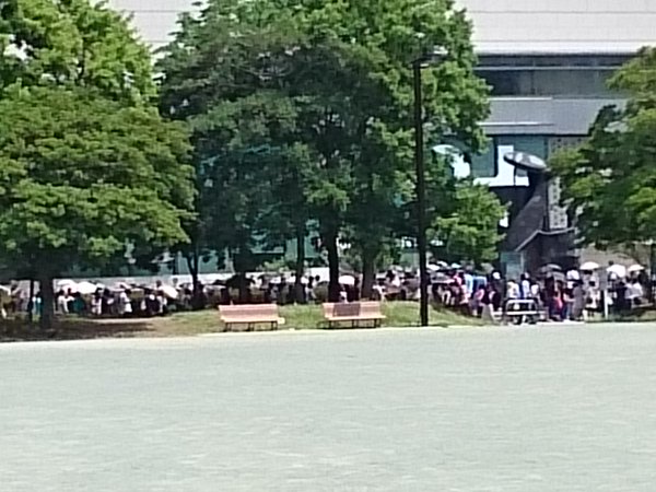 現代美術館のピクサー展入場待ち