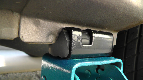 ジャッキアップ時の保護パッド