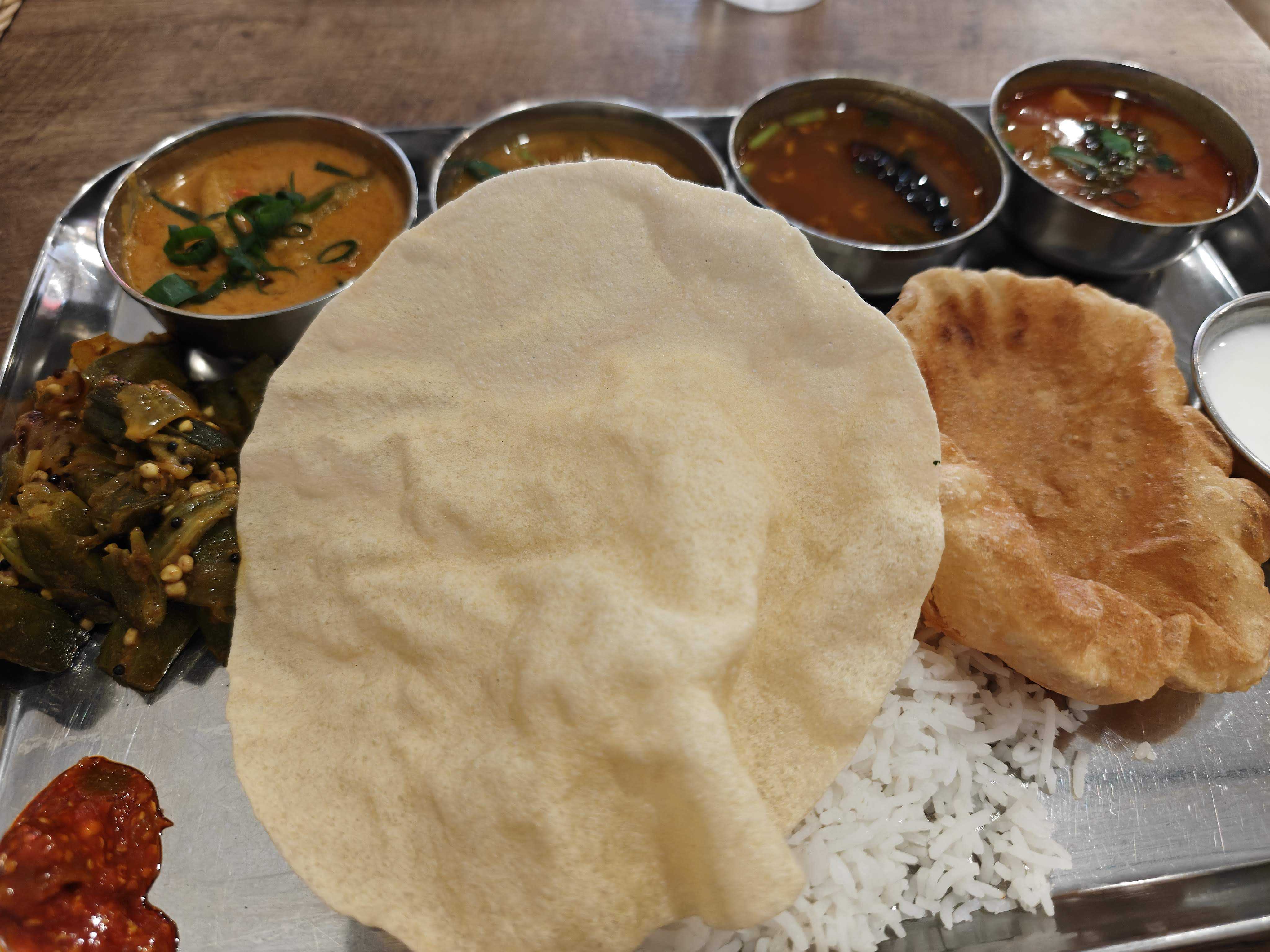 虎ノ門　ひとりランチ　南インド料理 ナンディニ(NANDHINI)　ミールス