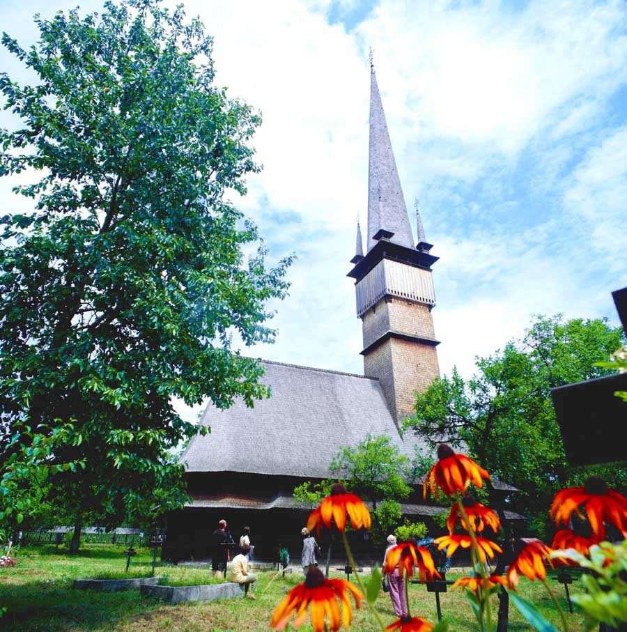 シュルディシュティ村木造教会