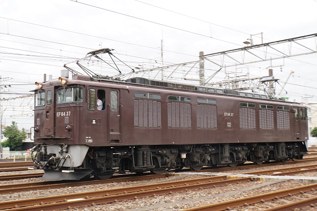EF64 37牽引 西条ロングチキ工臨 空返却 & DE10 1654交検3