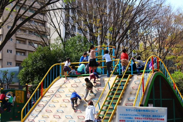 子どもの遊ぶ公園