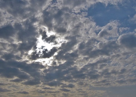 4月、朝の空