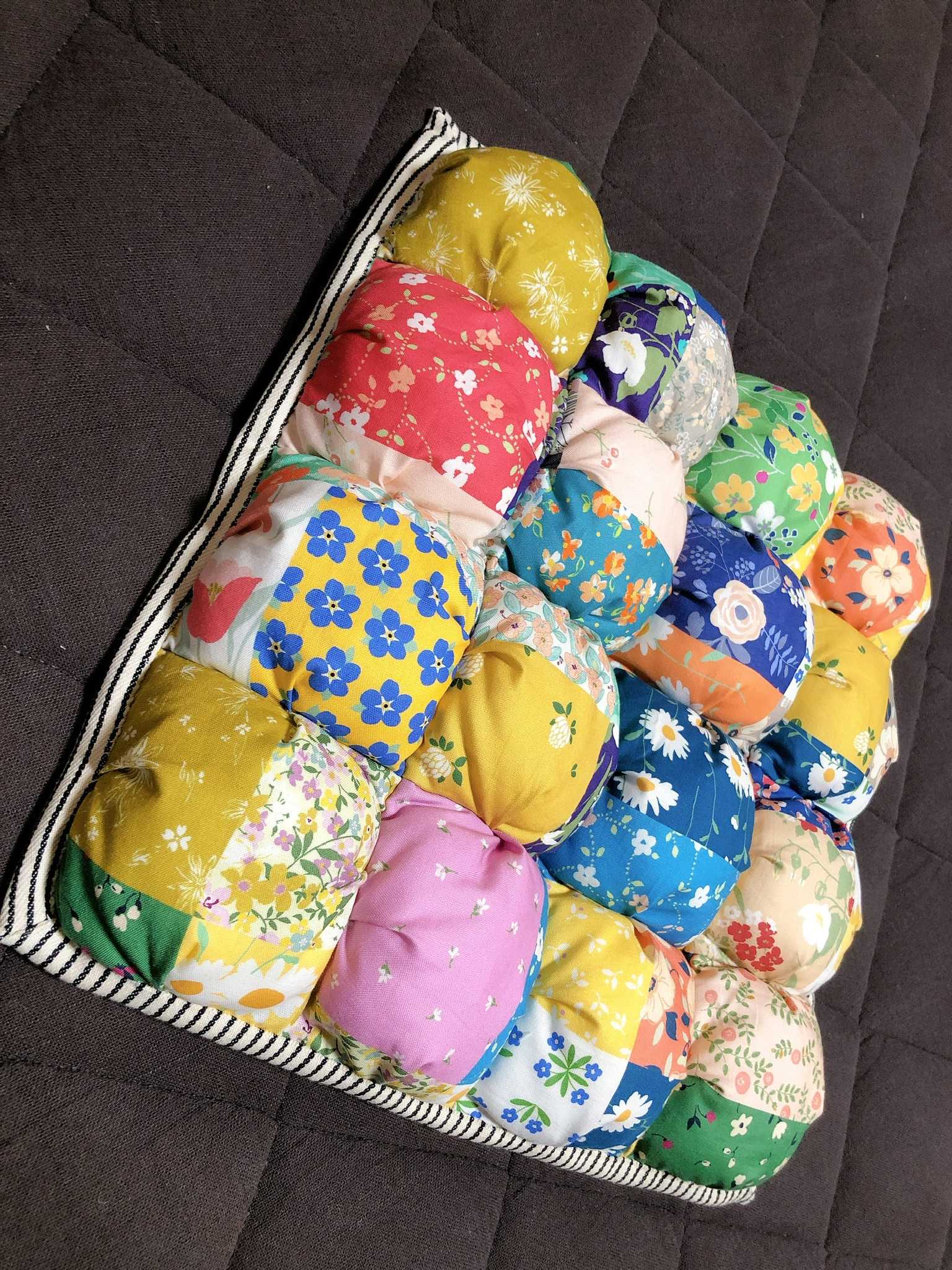新作＊ハンドメイドパフクッション パフクッション完成しました。 - 今日これ作りました。