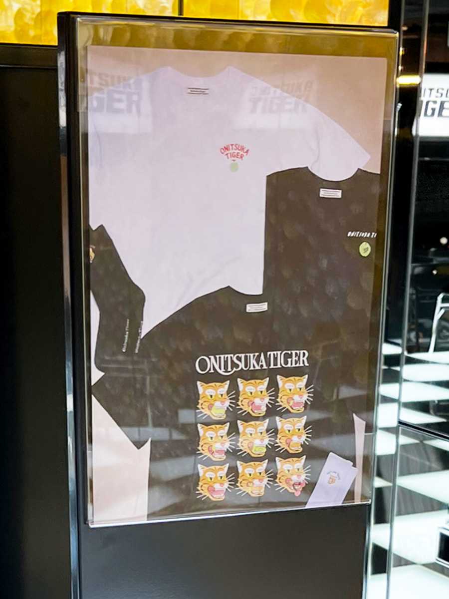 オニツカタイガー 新宿 ガチャ