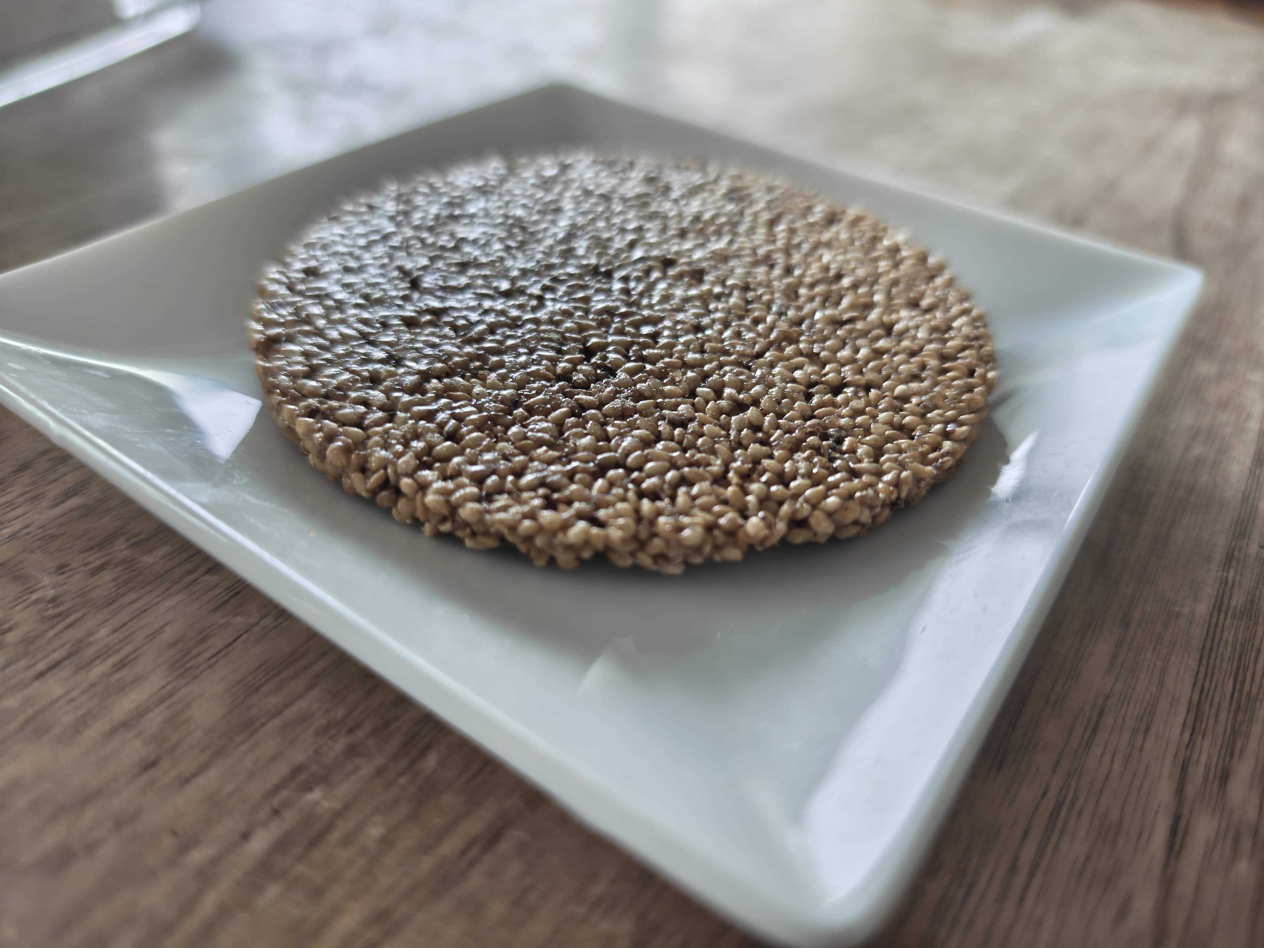 嬉しい手土産　オニザキ　胡麻せんべい