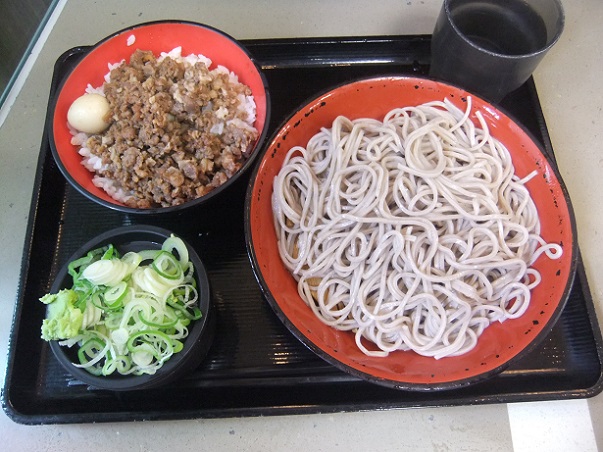 千住２丁目・富士そばのミニルーロー飯セット１