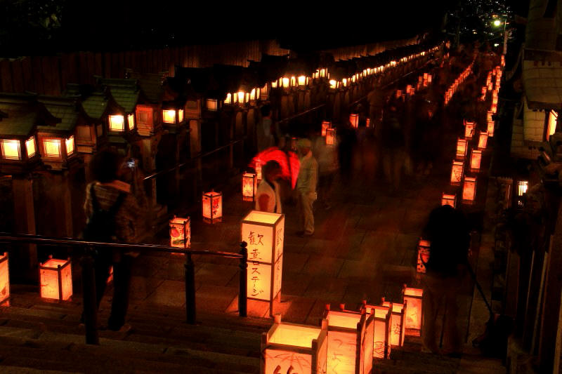 生駒宝山寺万灯会_02参道.jpg
