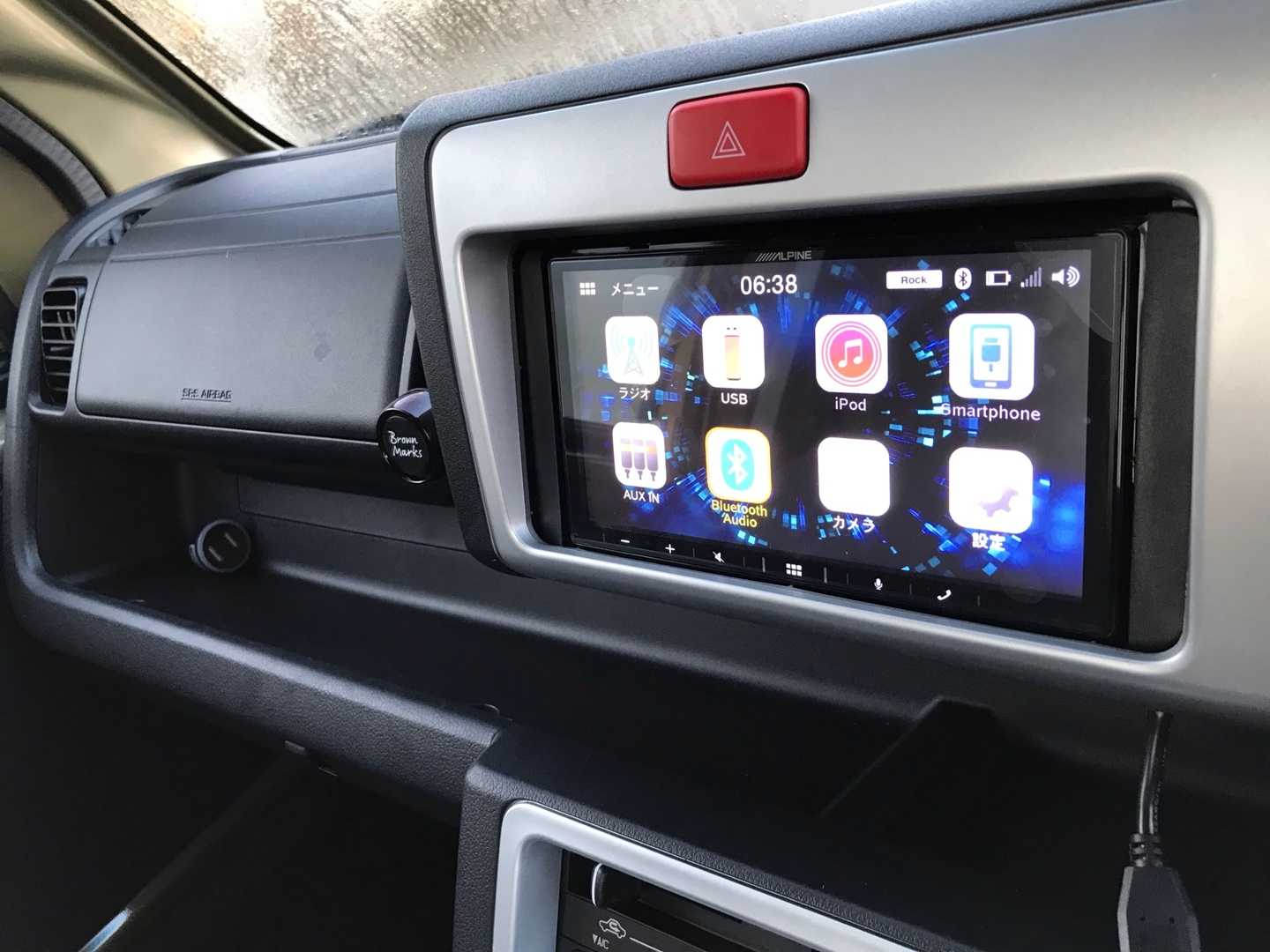 ハイゼットジャンボのアームレストとディスプレイオーディオ | セレナ