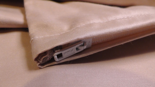 YKKのファスナー使用