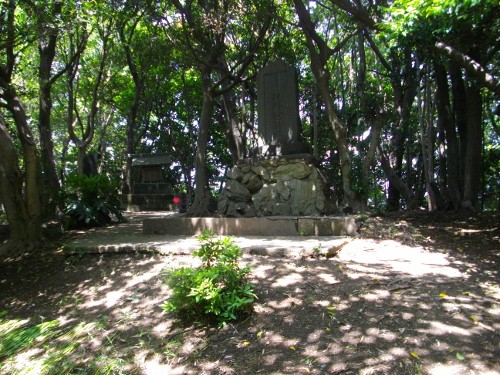 衣笠城本丸 (3) (500x375).jpg