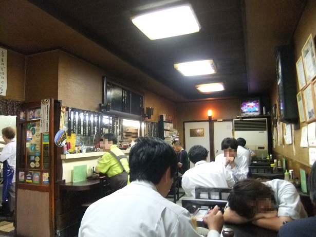 日吉屋@根岸の店内