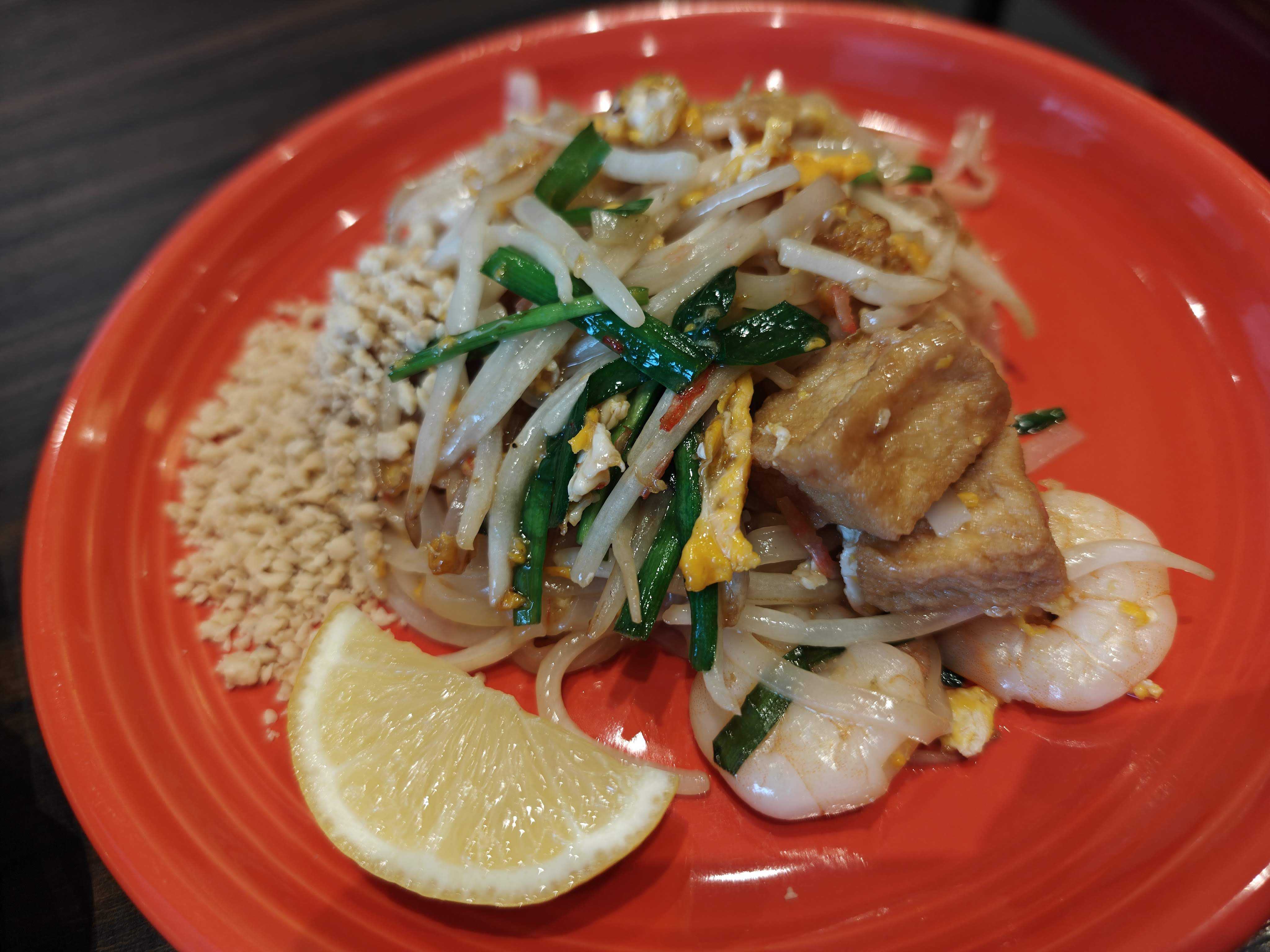 虎ノ門ヒルズで一人ランチ　スコンター　パッタイランチ