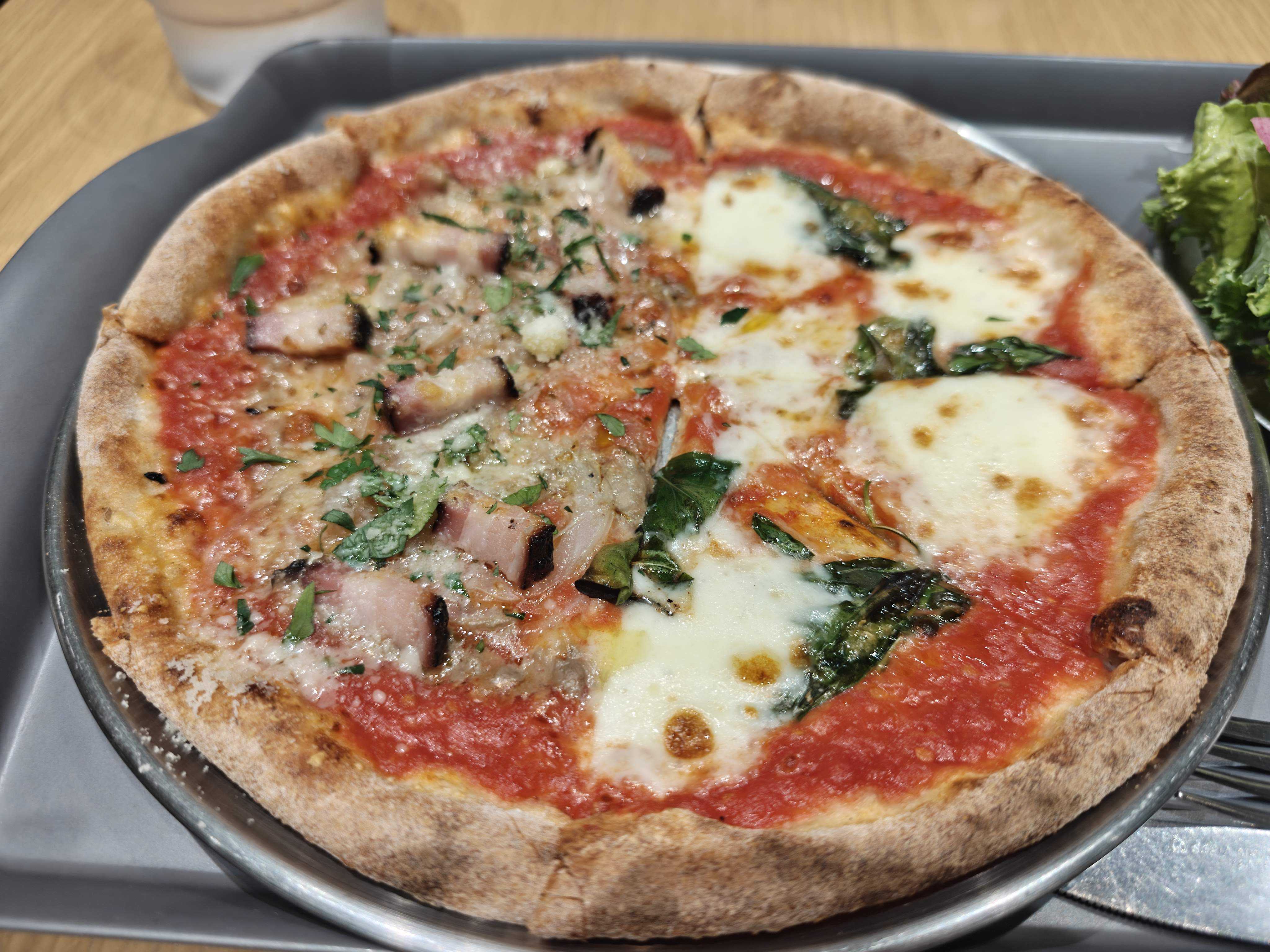 CRAZY PIZZA 虎ノ門　ランチ　マルゲリータとディアボラ