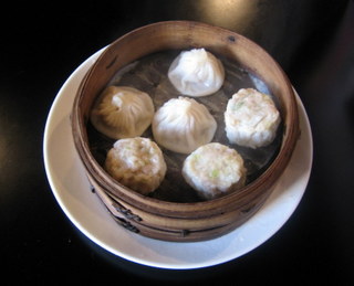 自家製エビ蒸し餃子と自家製シュウマイ