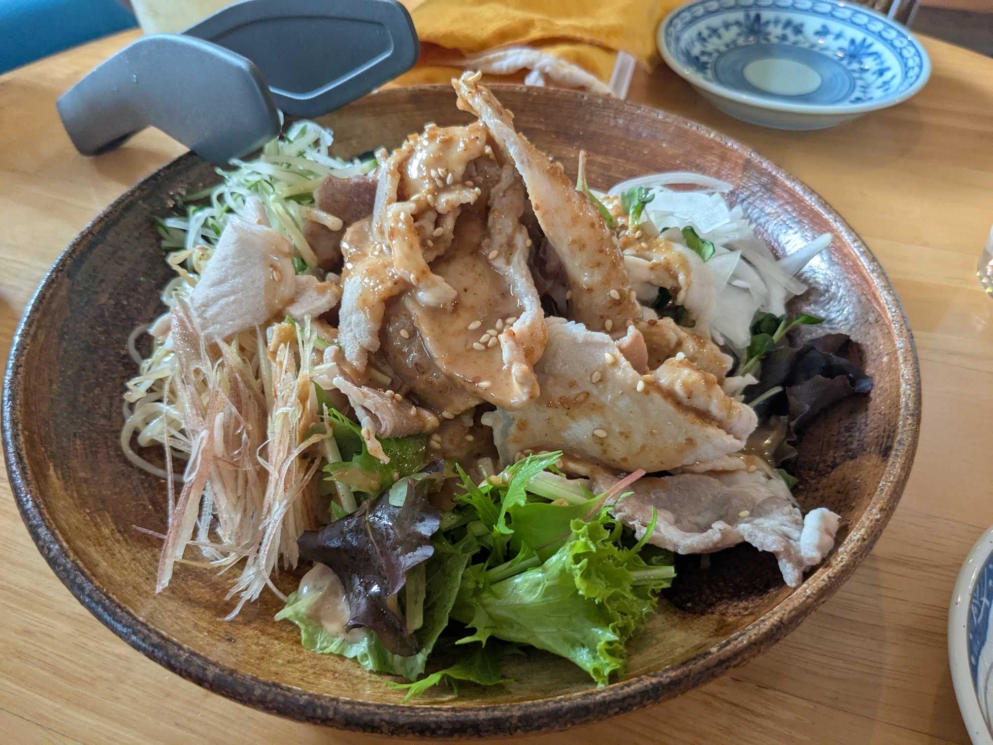 西表島　子連れ夕食　居酒屋がぶまる　アグー豚しゃぶしゃぶサラダ　ごまだれ