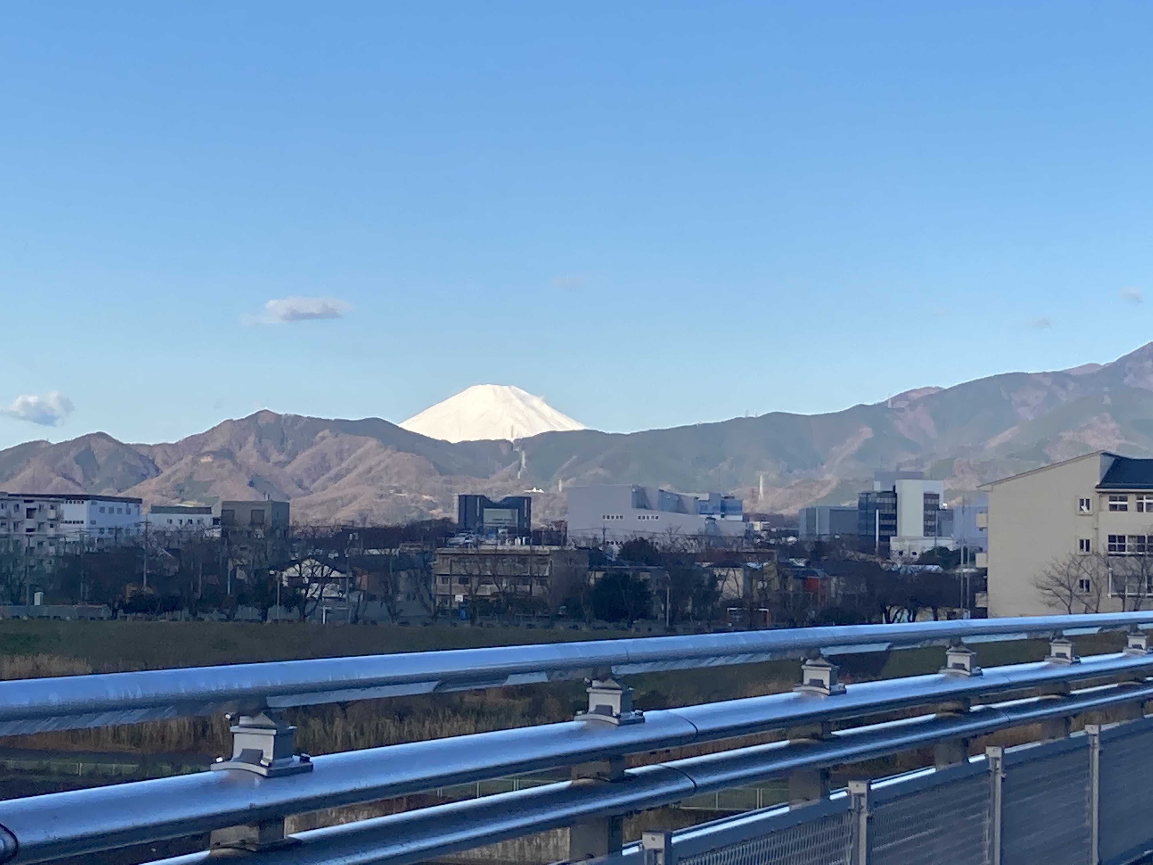 相模大堰と富士山