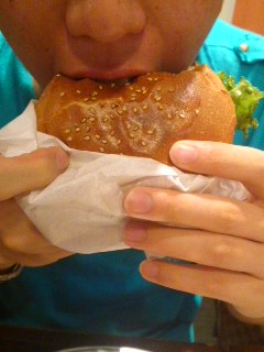 ハワイアンローラーコースターバーガーBIGサイズ 食べ