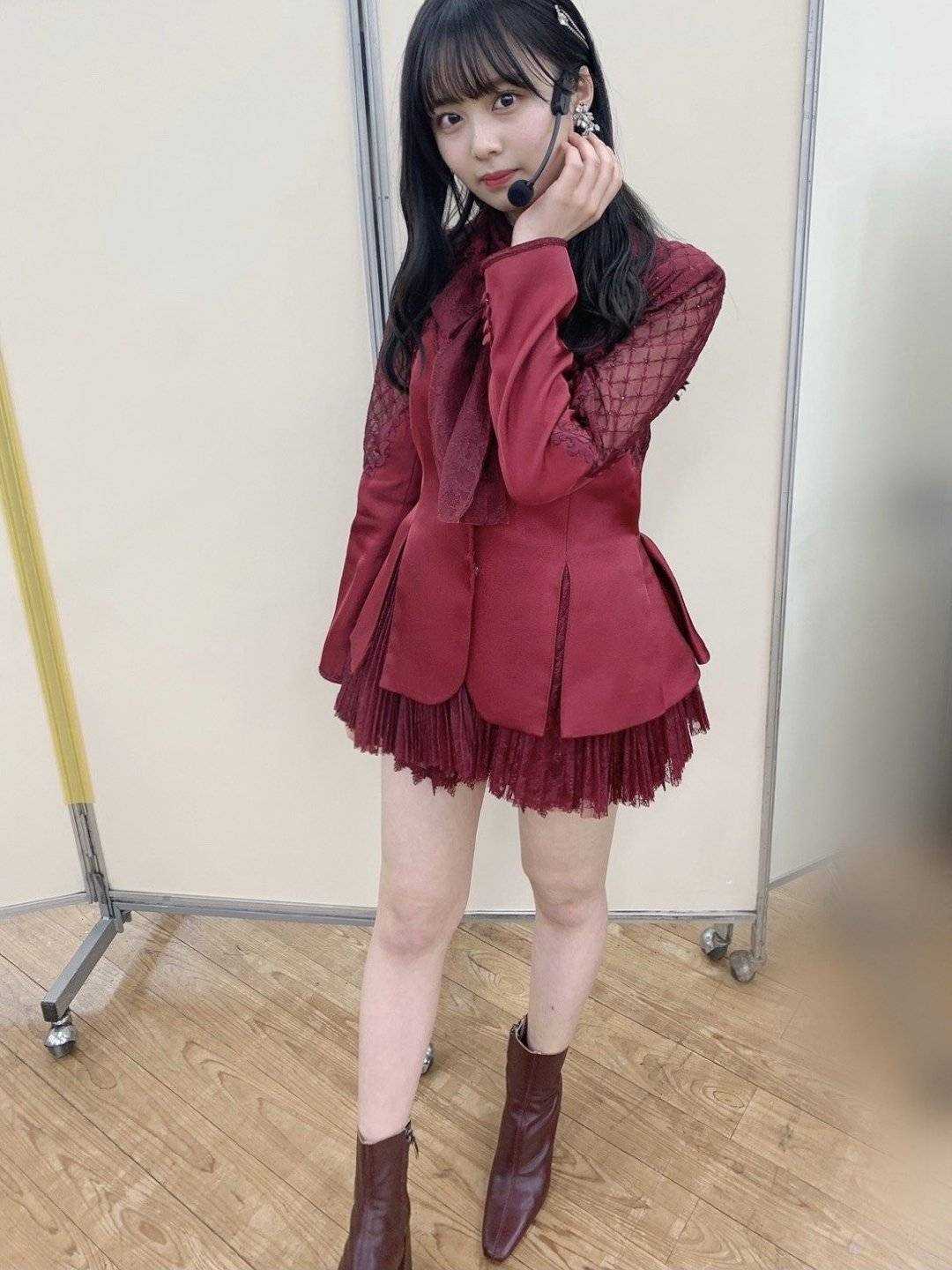 ☆乃木坂46♪4期生；佐藤璃果、紅白衣装で新年のご挨拶